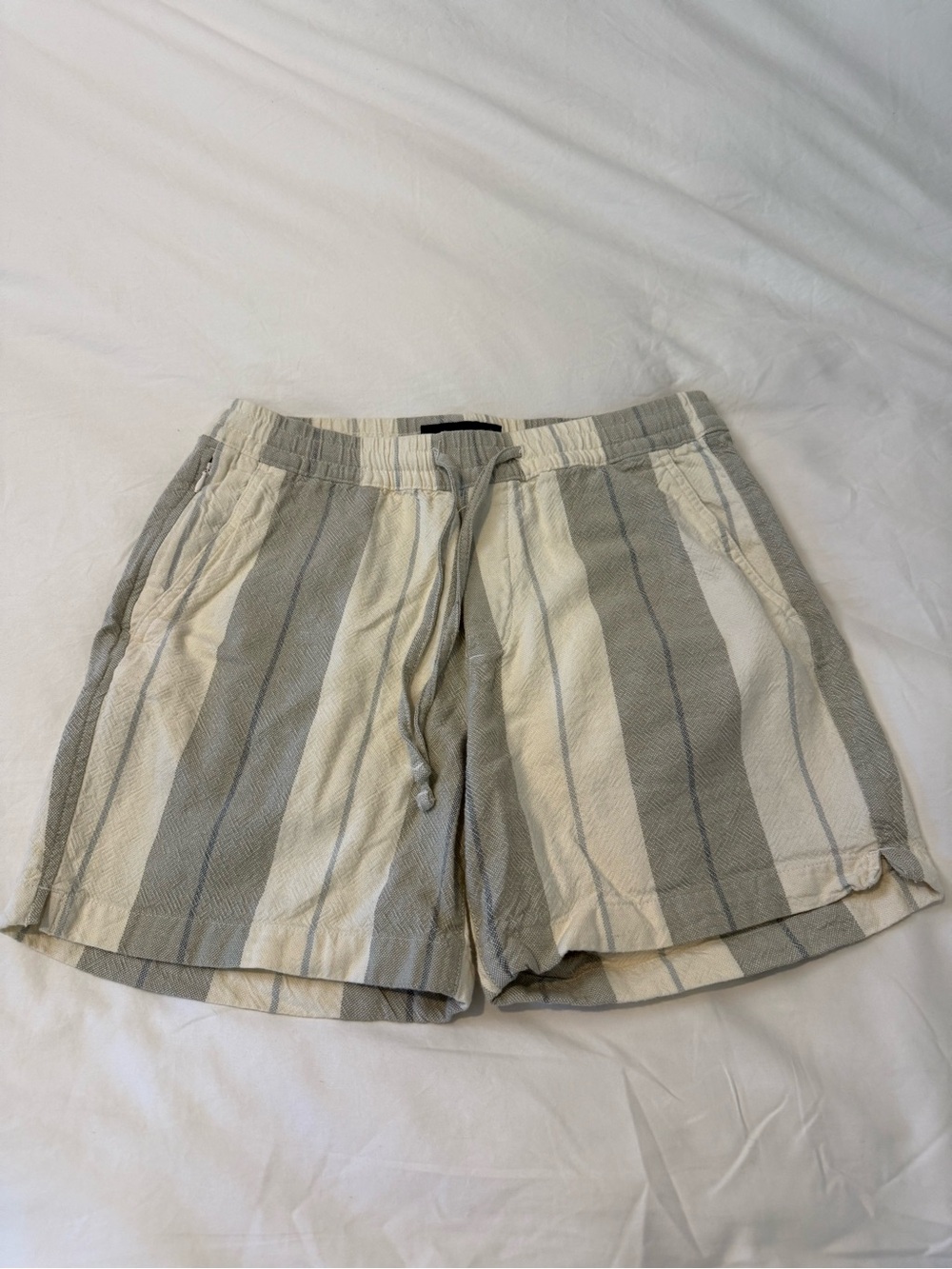 Abercrombie & Fitch Men's Vertical Stripe Linen-Blend Shorts in Gray & Cream